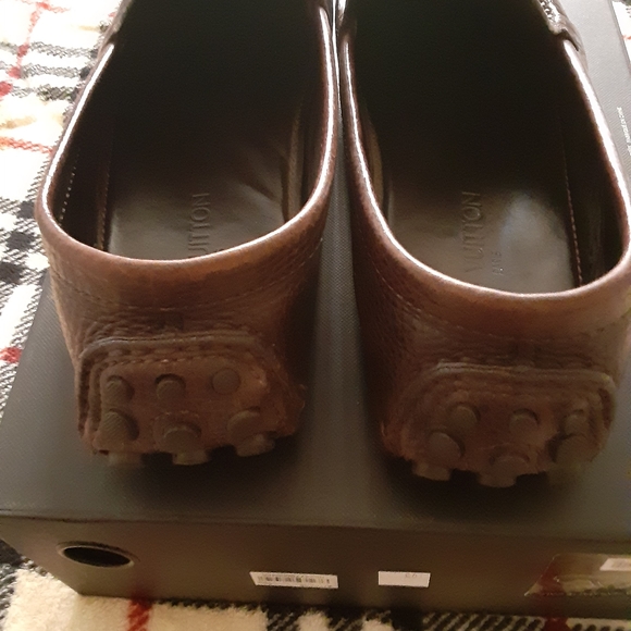 Louis Vuitton - Picture 2 of 4